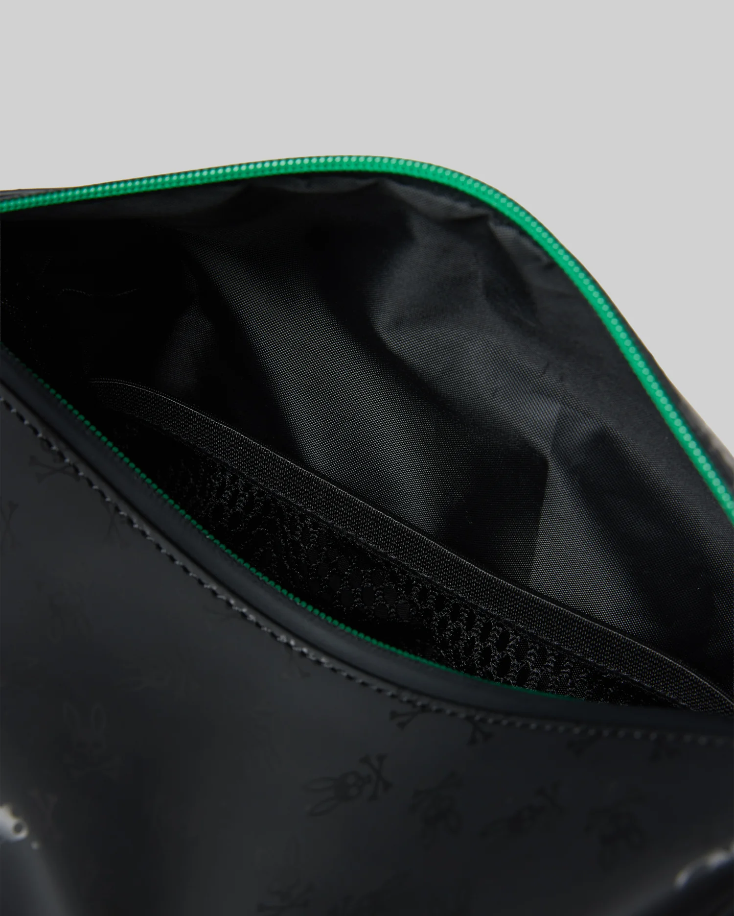 MENS RUBBERIZED ALL OVER BUNNY TOILETRY KIT - MO2400094 - Image 3